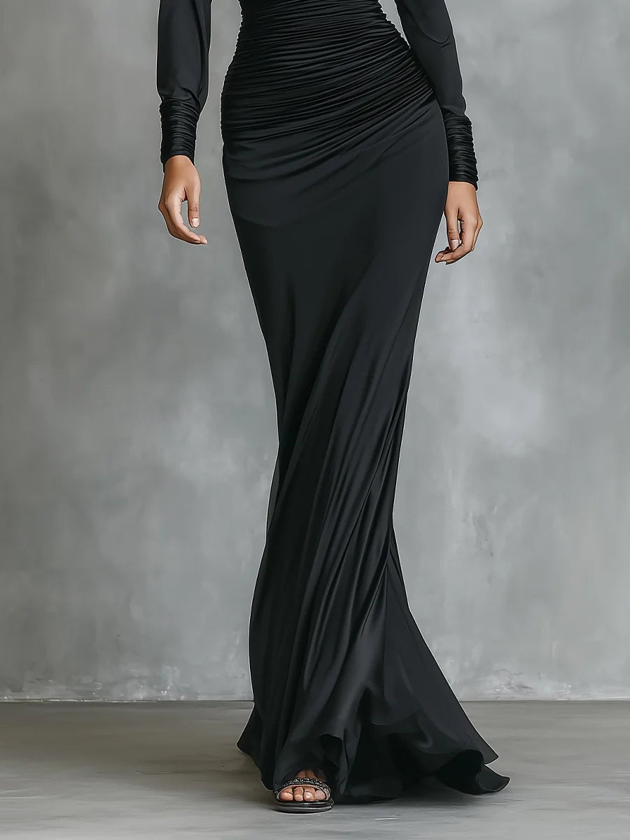 Robe longue sirène froncée en satin noir