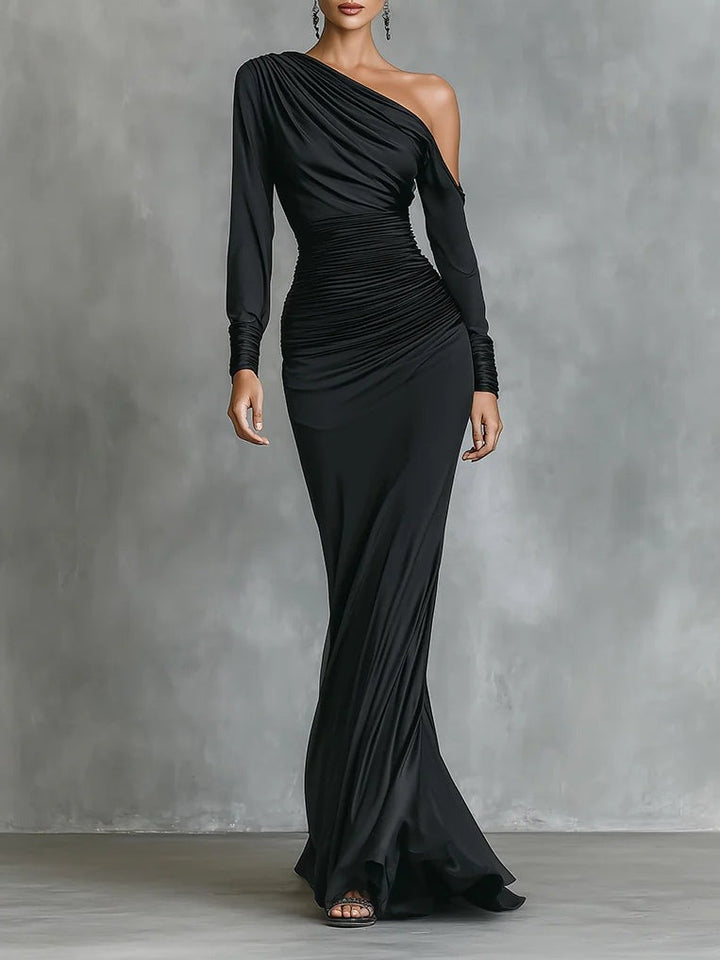 Robe longue sirène froncée en satin noir
