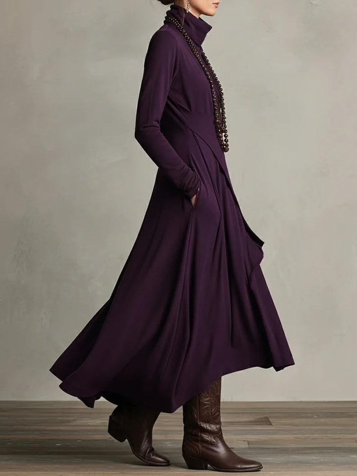 Robe longue plissée asymétrique à col montant