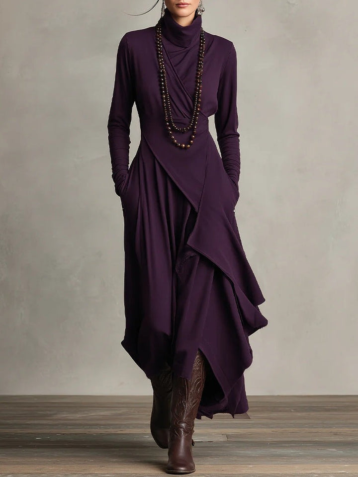 Robe longue plissée asymétrique à col montant
