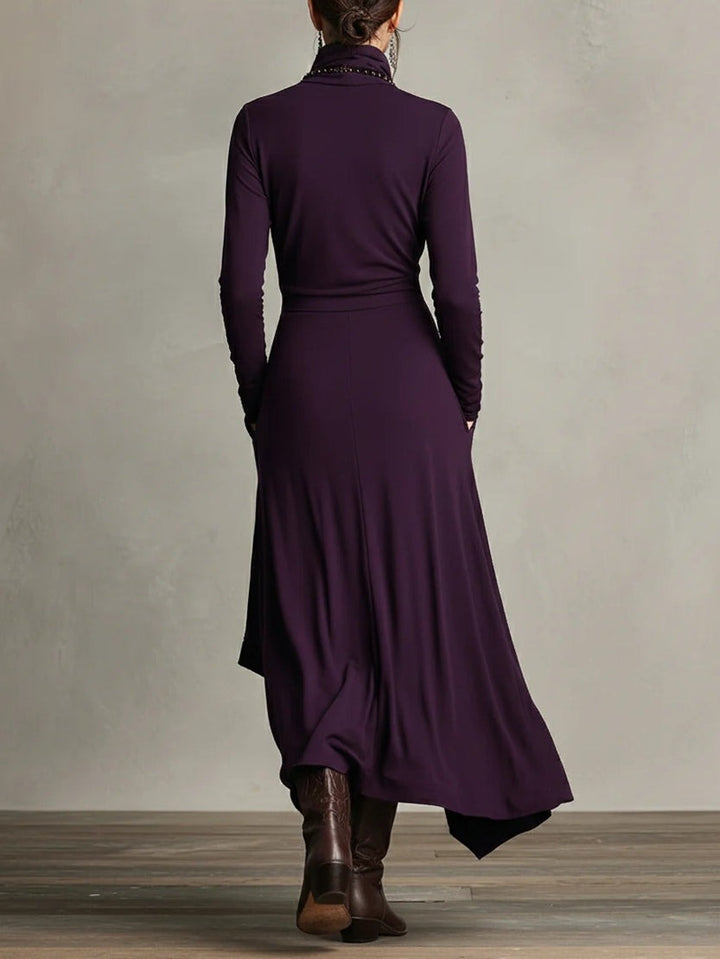 Robe longue plissée asymétrique à col montant