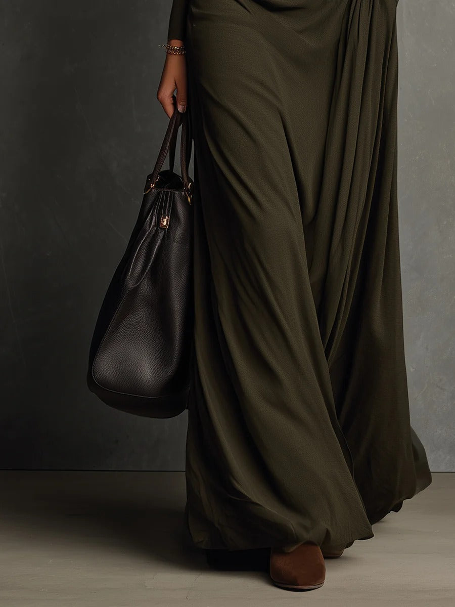 Robe maxi plissée à col roulé vert olive