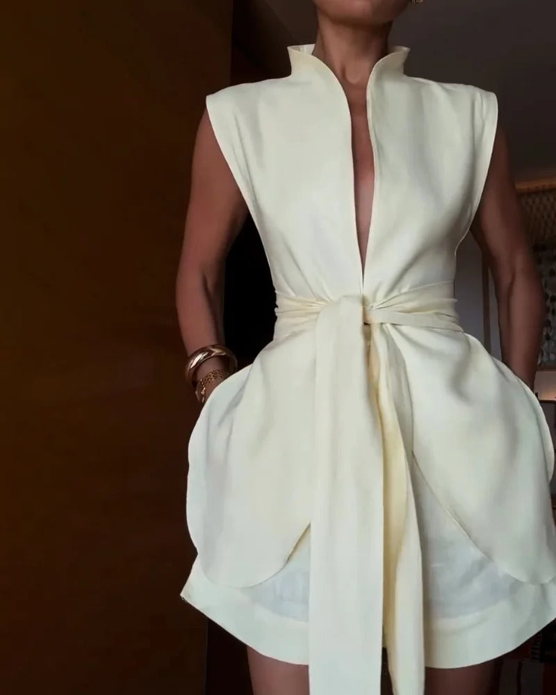 Ensemble deux pièces avec gilet sans manches à lacets et short