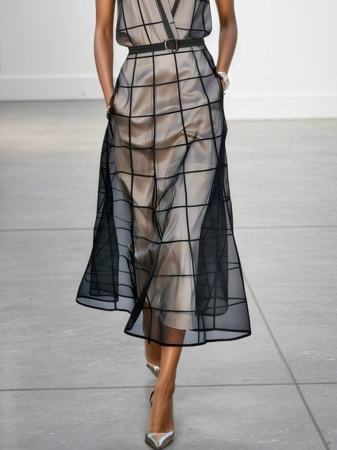 Robe longue à carreaux en tulle ceinturée