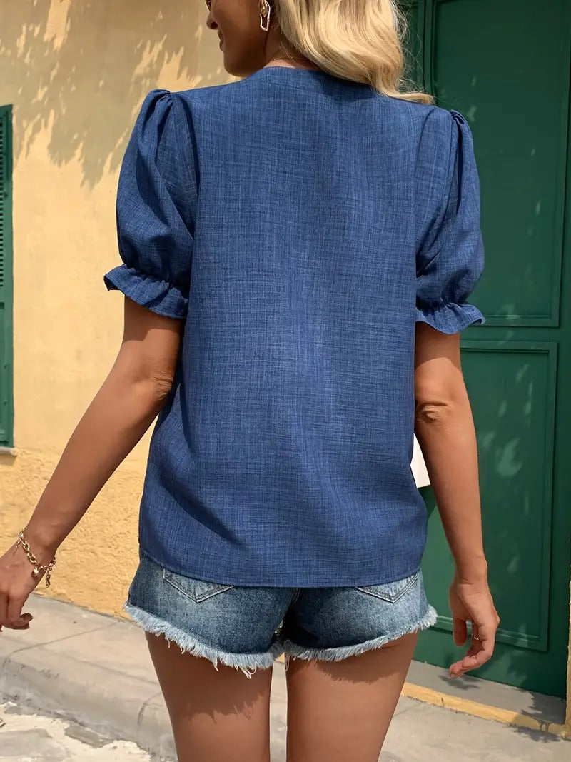 Haut élégant à broderie florale et encolure en V échancrée