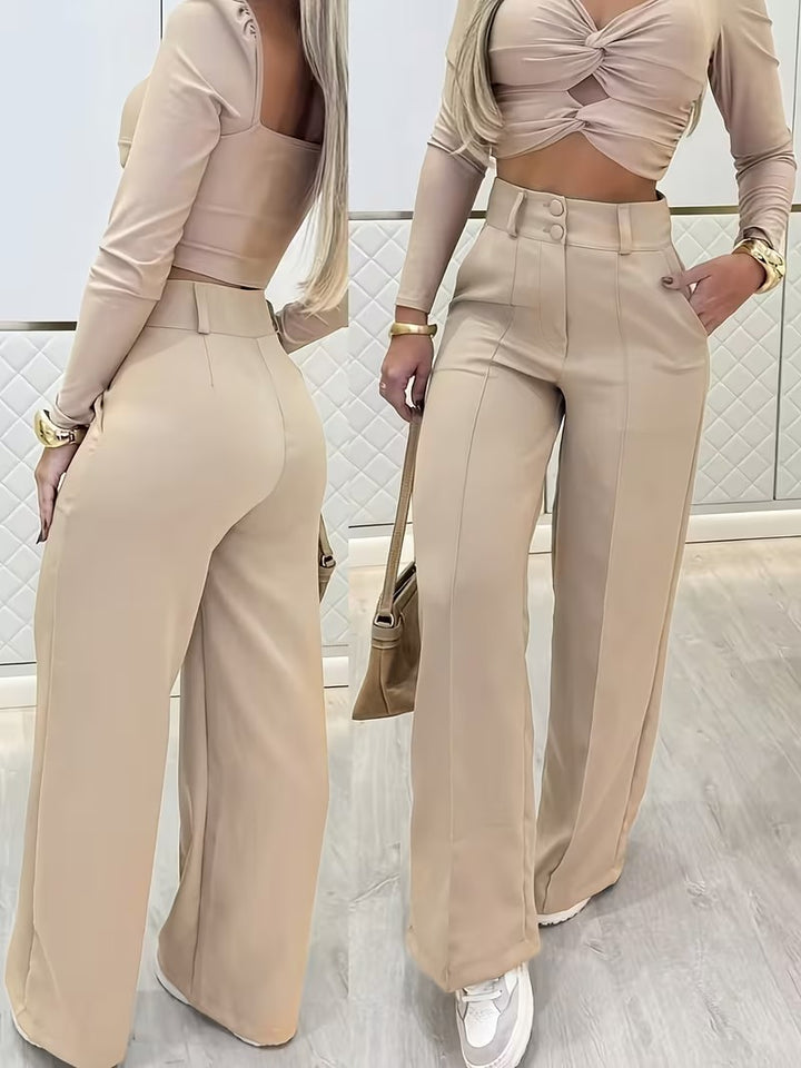 Ensemble élégant composé d’un crop top et d’un pantalon large