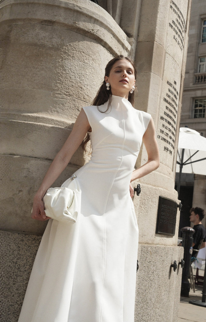 Robe longue sans manches chic et intemporelle