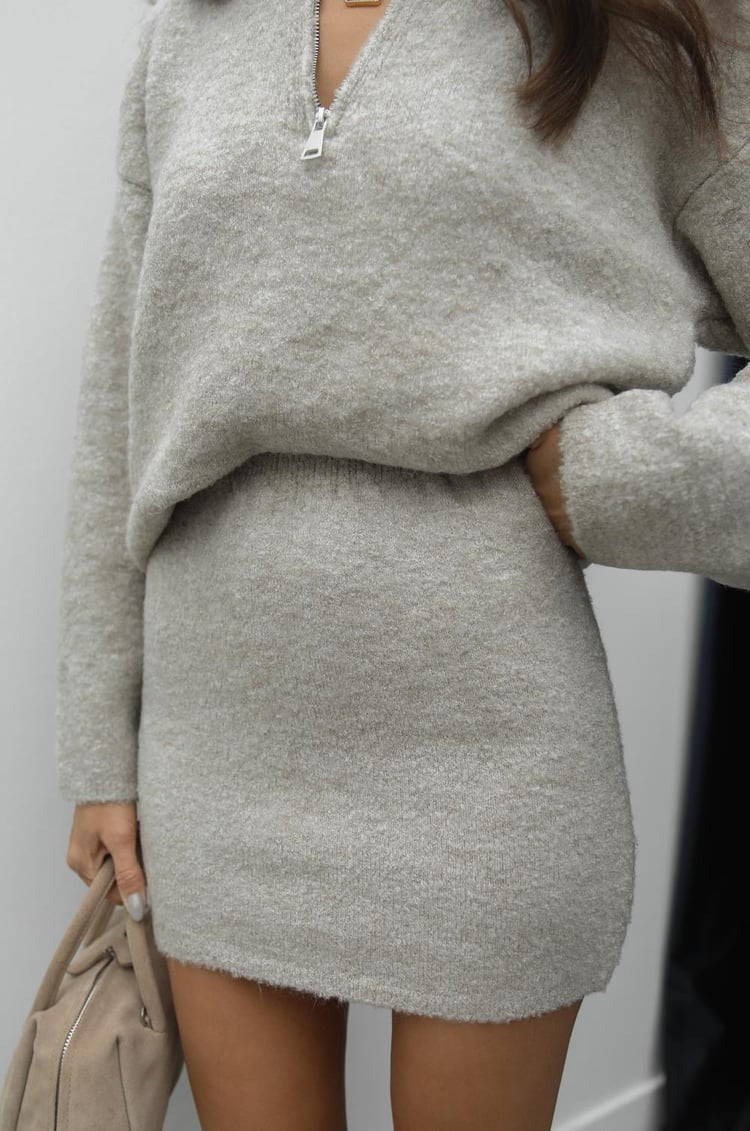 Ensemble pull et jupe en maille