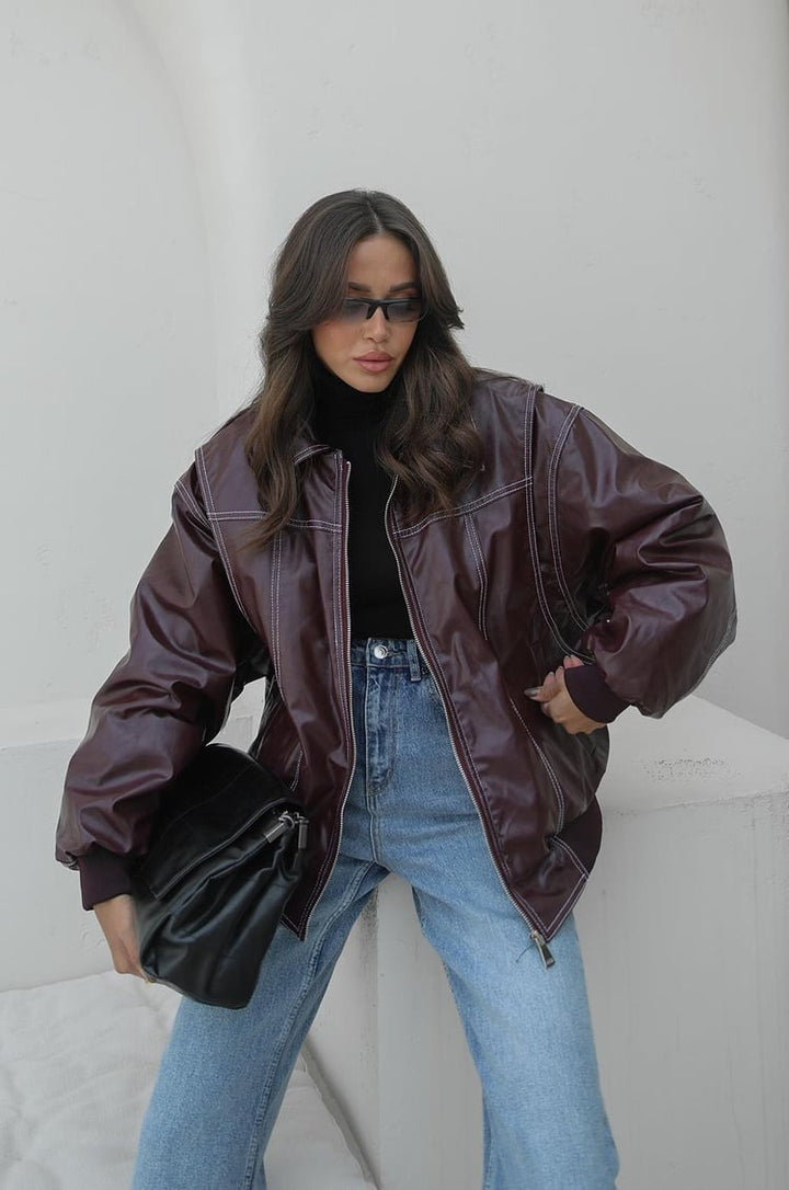 Veste en cuir à coutures apparentes et doublure détaillée