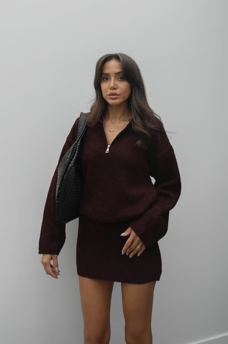 Ensemble pull et jupe en maille