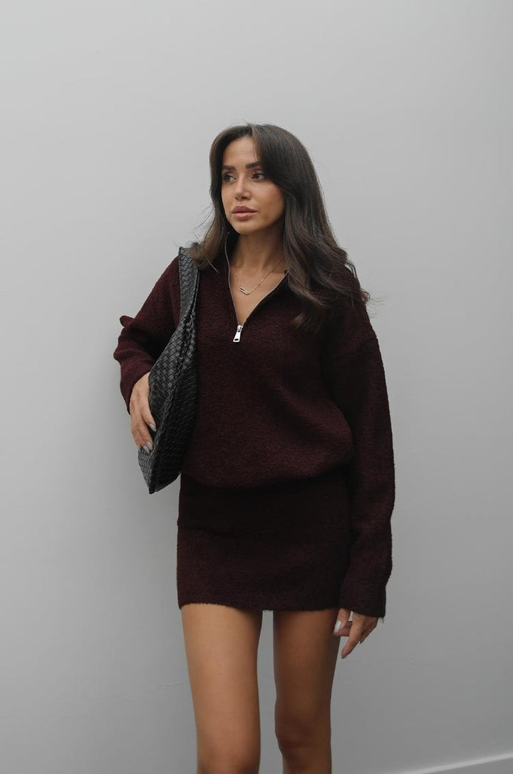 Ensemble pull et jupe en maille