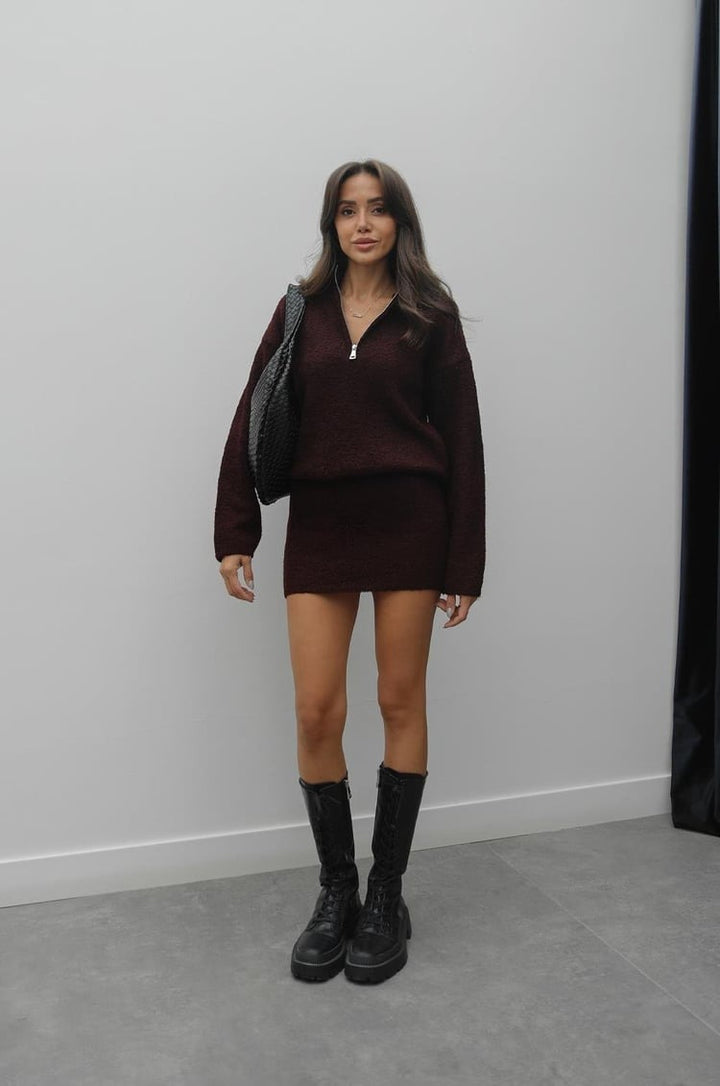 Ensemble pull et jupe en maille