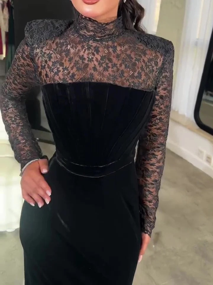 Robe moulante noire à manches longues en velours et dentelle