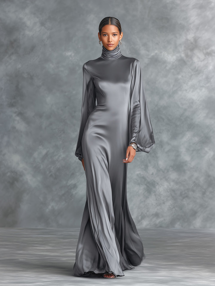 Robe longue ample à col montant et manches longues en satin gris