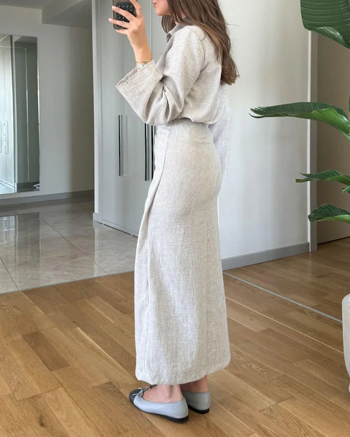 Ensemble chemise à revers et jupe à lacets
