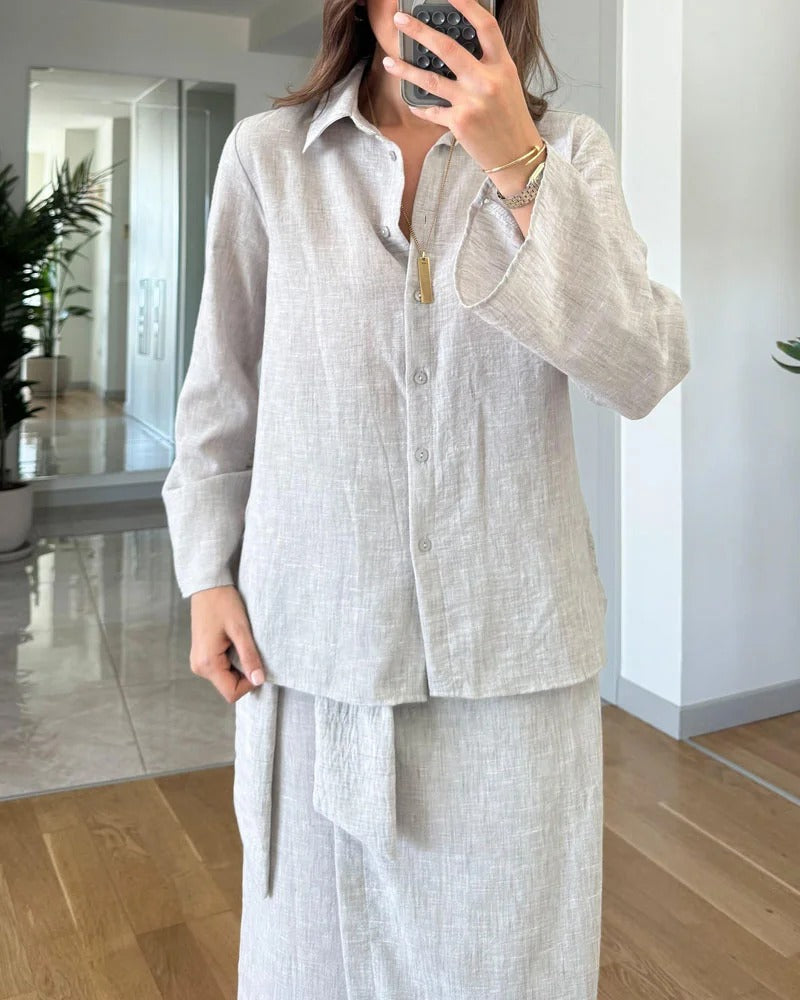 Ensemble chemise à revers et jupe à lacets