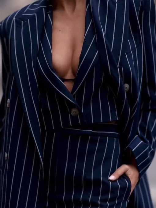 Ensemble élégant blazer rayé et pantalon taille haute