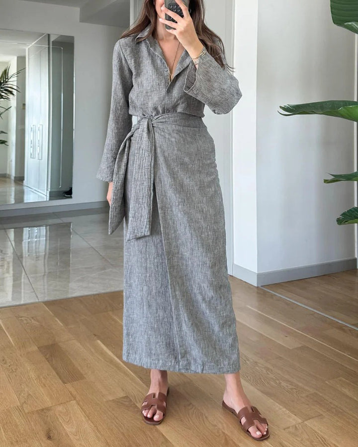 Ensemble chemise à revers et jupe à lacets