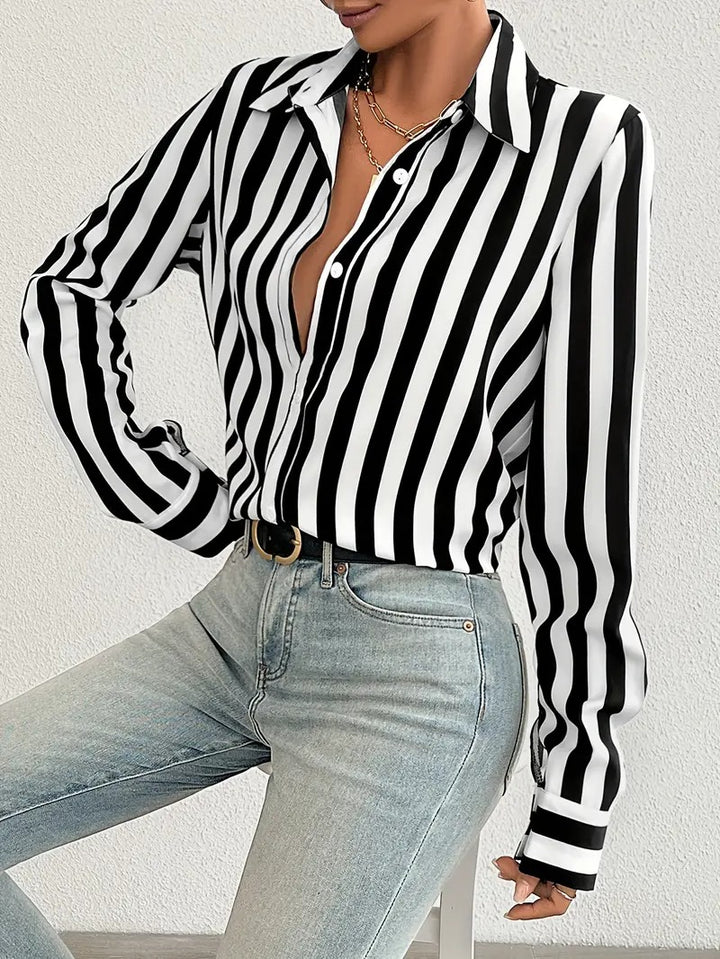 Chemise à boutons rayée élégante