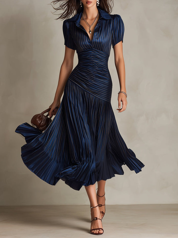 Robe midi moulante en satin plissé à rayures rétro