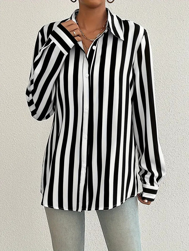 Chemise à boutons rayée élégante