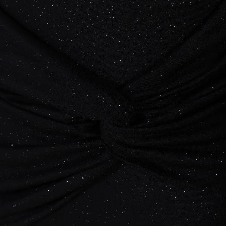 Robe à sequins torsadés et épaules dénudées