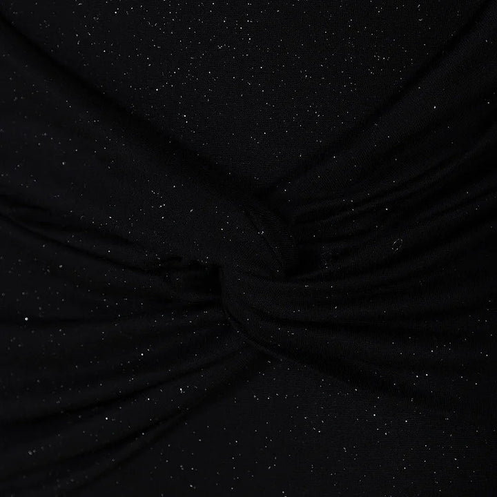 Robe à sequins torsadés et épaules dénudées