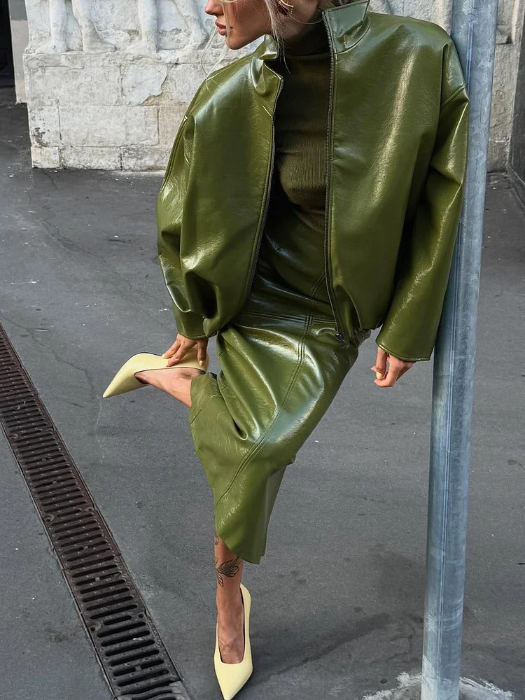 Ensemble veste et jupe midi en similicuir vert olive