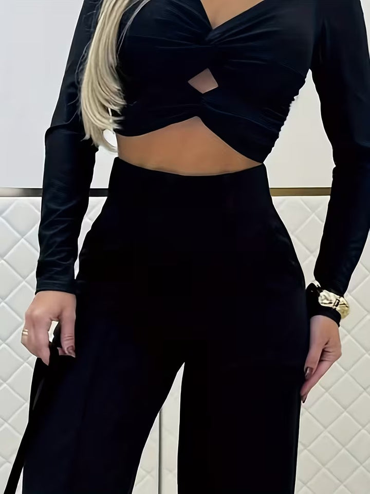 Ensemble élégant composé d’un crop top et d’un pantalon large