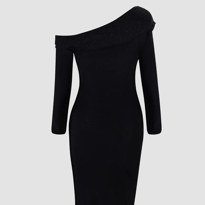 Robe à sequins torsadés et épaules dénudées