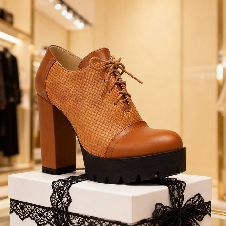 Bottines à lacets et talons carrés