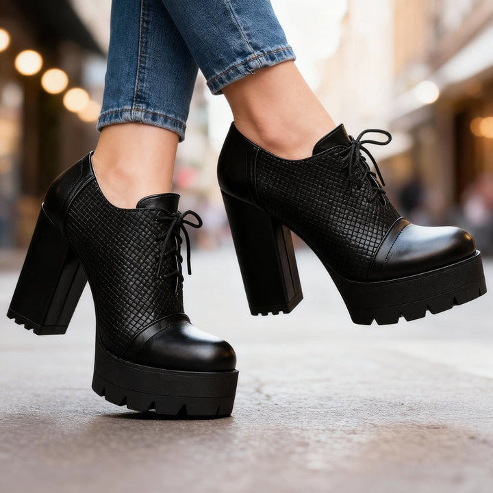 Bottines à lacets et talons carrés