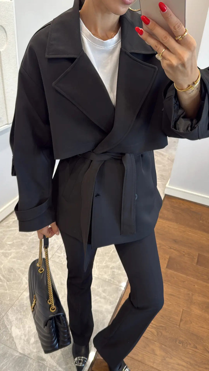 Trench-coat à épaules larges