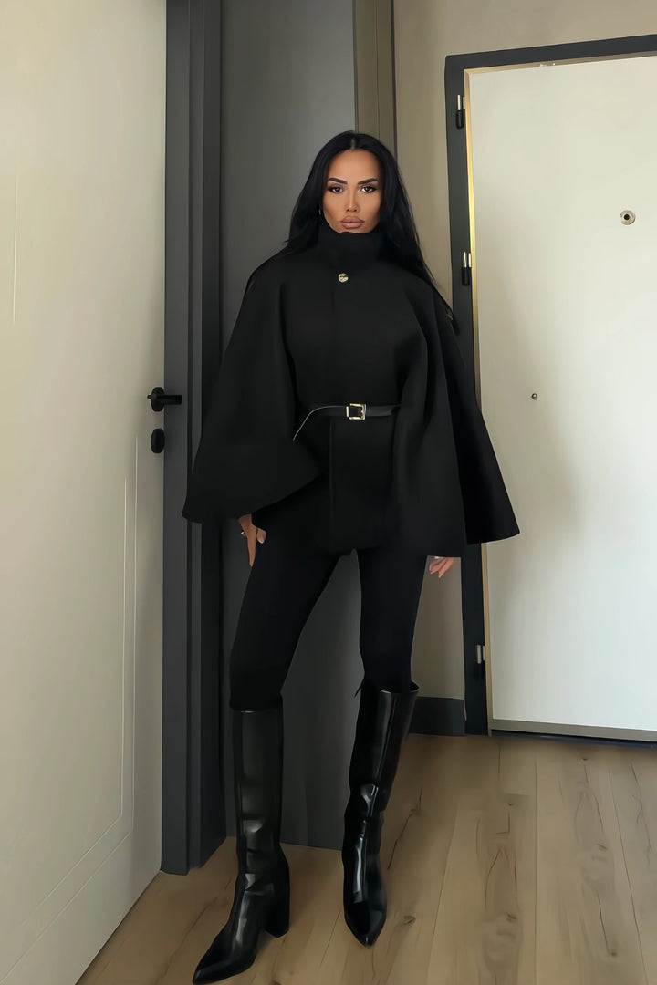 Poncho en laine de mérinos orné d'une ceinture