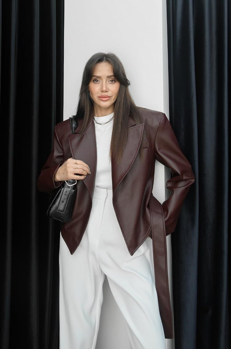 veste en cuir matelassée bordeaux à taille nouée