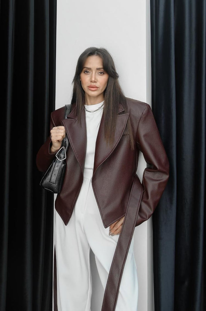 veste en cuir matelassée bordeaux à taille nouée