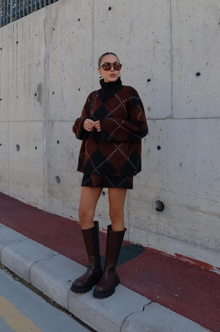Ensemble jupe et pull Caridi marron à motif losanges