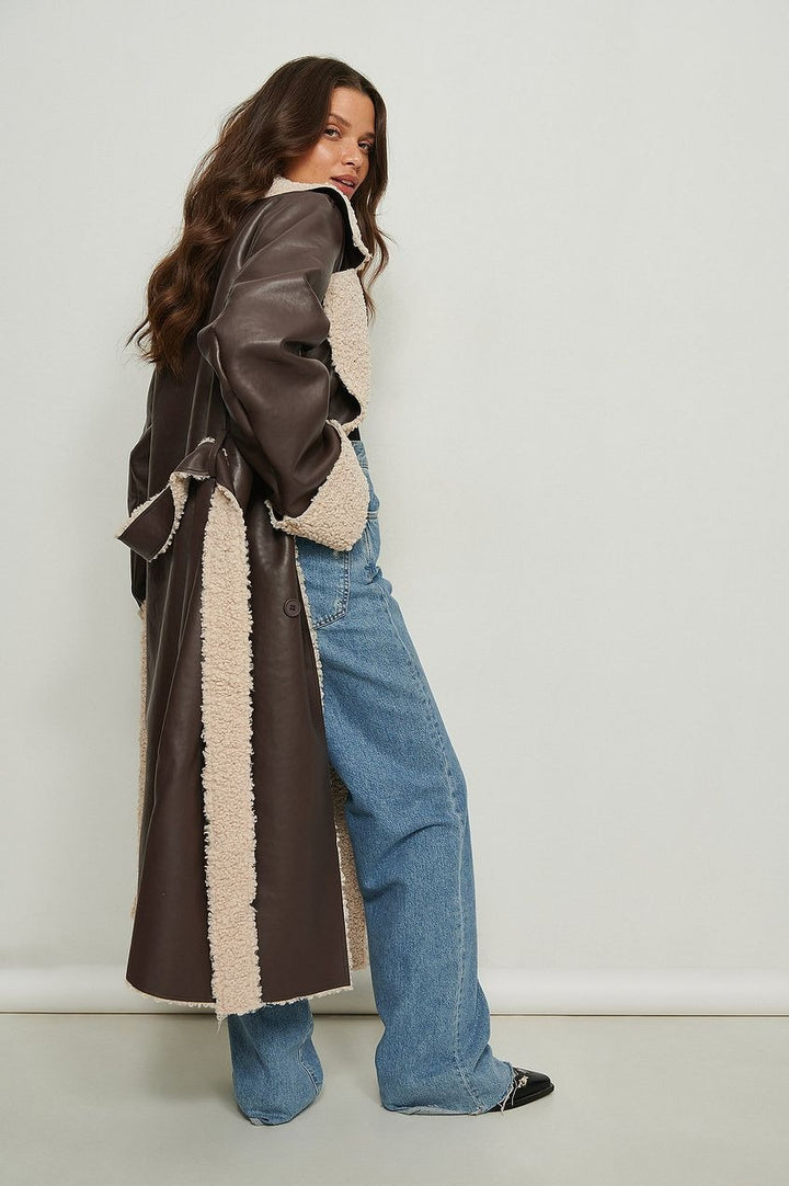 Manteau en faux cuir à détail en peluche