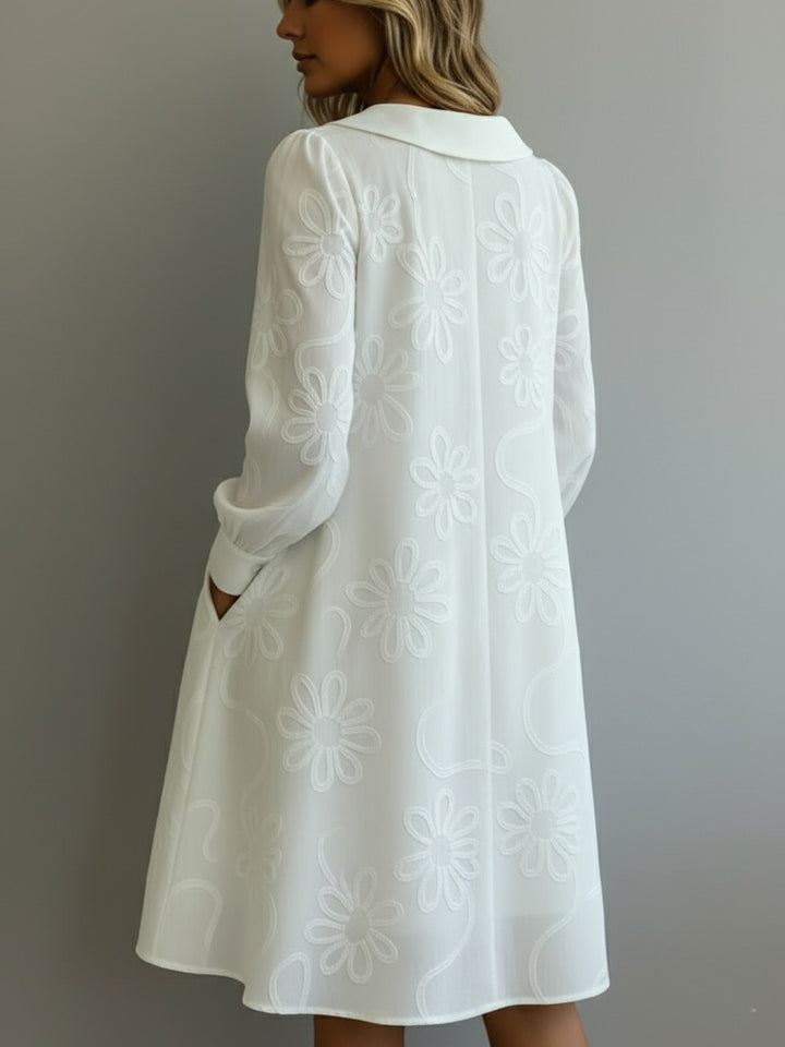 Robe vintage à col brodée de fleurs