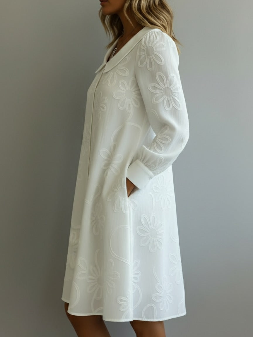 Robe vintage à col brodée de fleurs