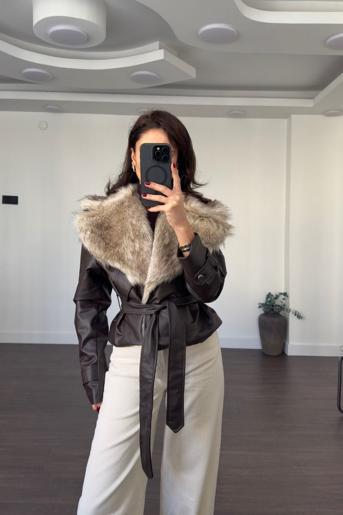 Manteau en cuir et fourrure de qualité supérieure