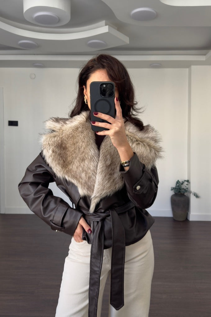 Manteau en cuir et fourrure de qualité supérieure