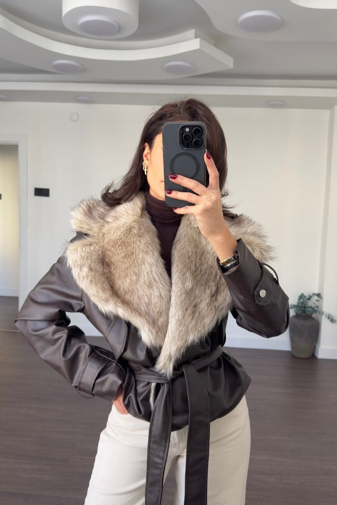 Manteau en cuir et fourrure de qualité supérieure