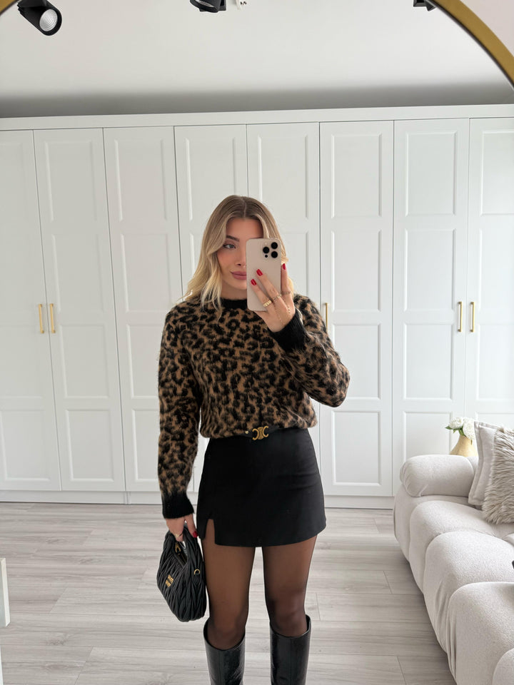 Pull à motif léopard noir et camel