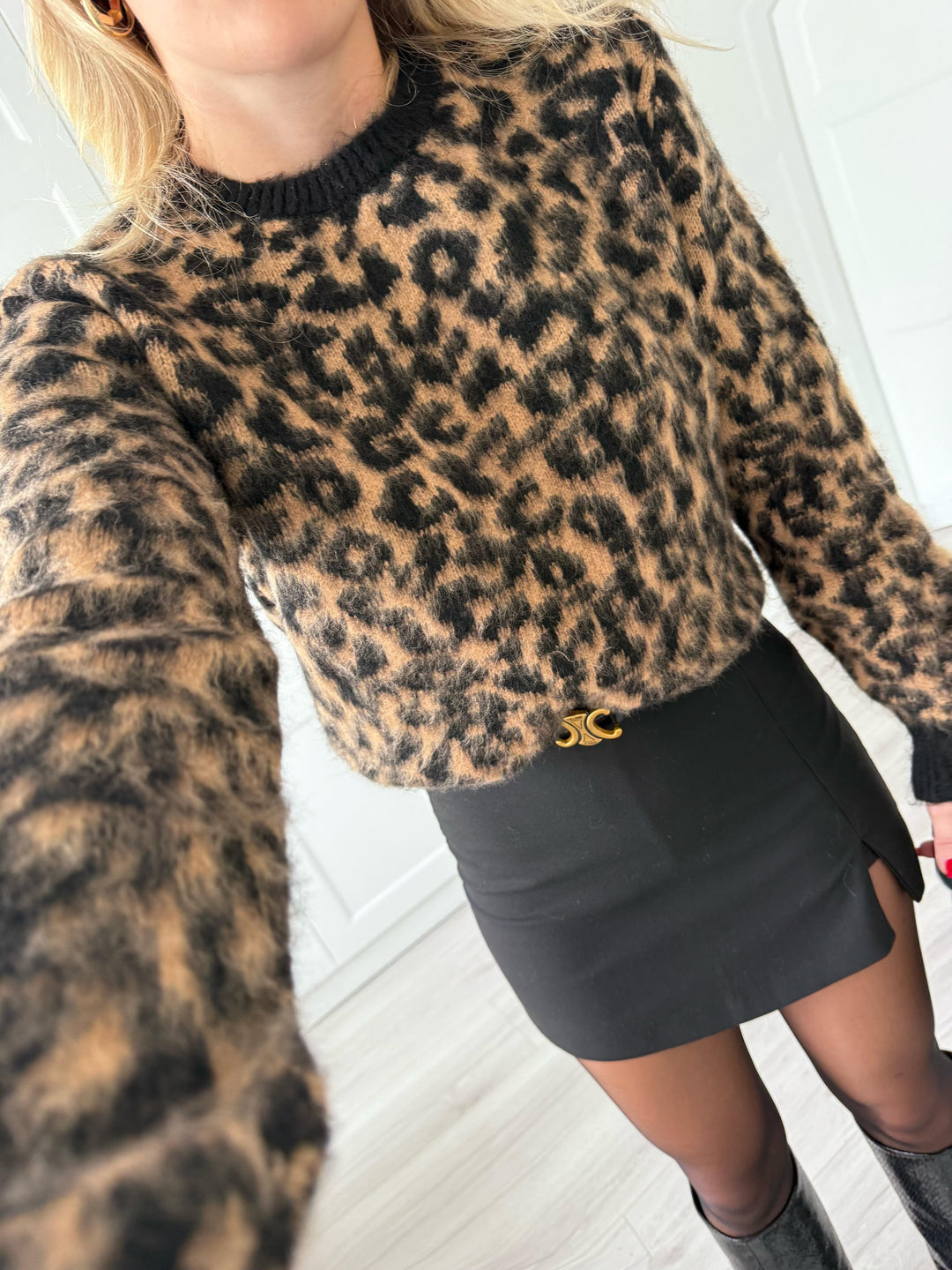 Pull à motif léopard noir et camel