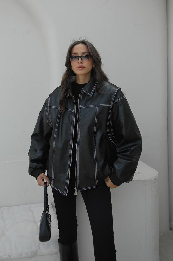 Veste en cuir à coutures apparentes et doublure détaillée