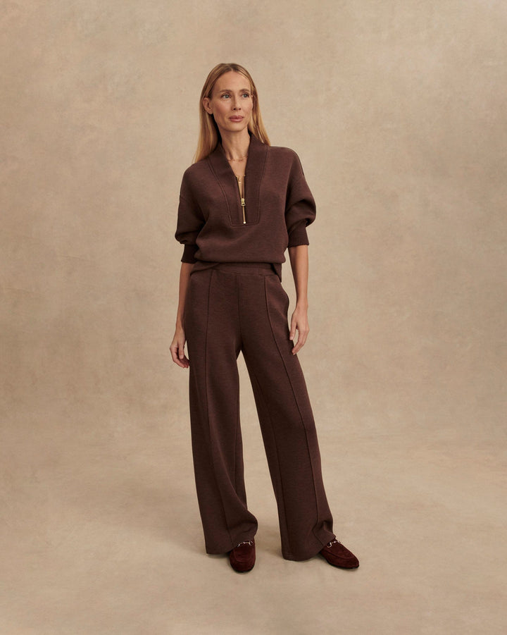Ensemble composé d'un sweat-shirt à col zippé et d'un pantalon ample