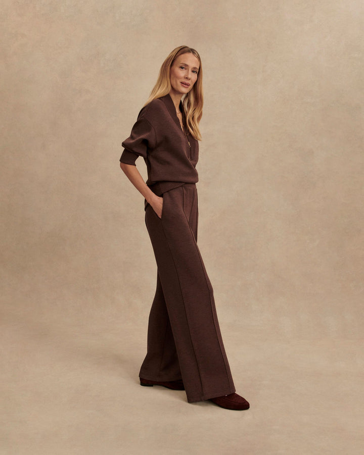 Ensemble composé d'un sweat-shirt à col zippé et d'un pantalon ample
