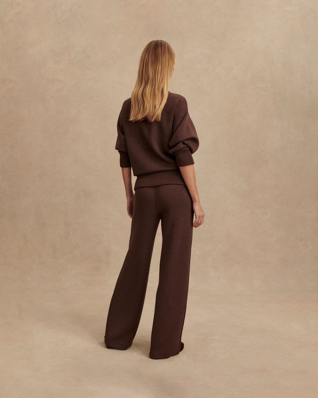 Ensemble composé d'un sweat-shirt à col zippé et d'un pantalon ample