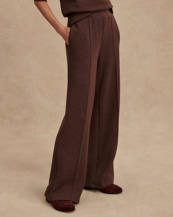 Ensemble composé d'un sweat-shirt à col zippé et d'un pantalon ample